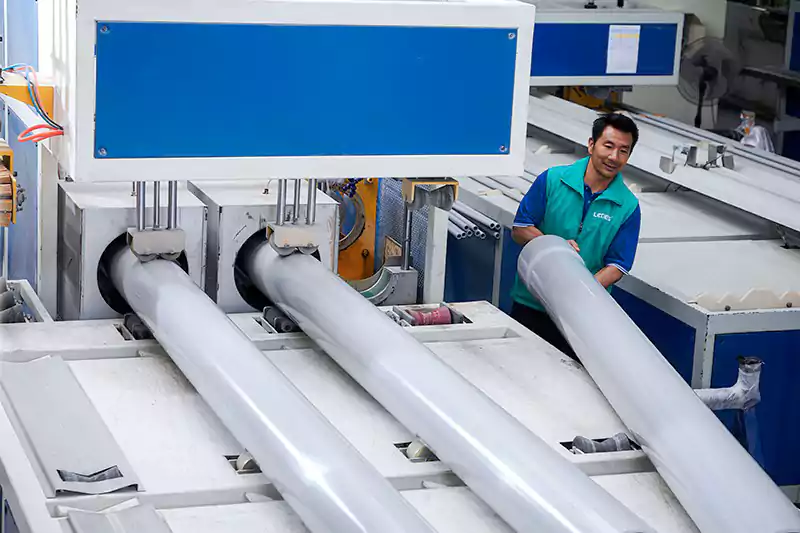 Présentation de l'usine Ledes - Fabricant de conduits et raccords électriques